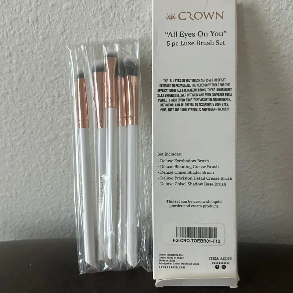 3/30$ CROWN All eyes on You 5 pc Luxe Brush Set
